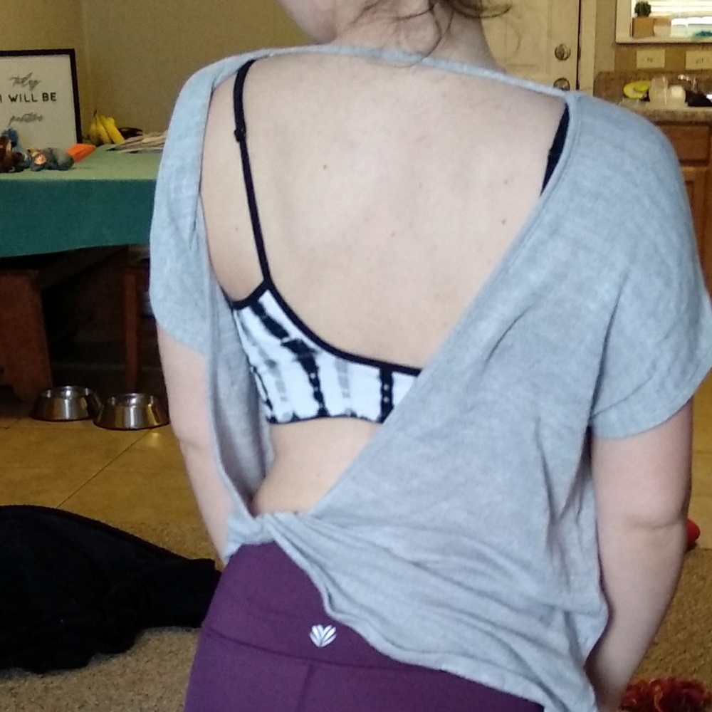 Backless tee